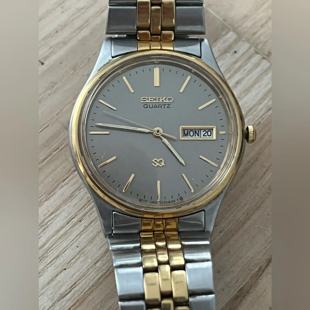 Seiko SQ Vintage Men’s Watch Gray Dial Two-Tone Bracelet Day Date Windows